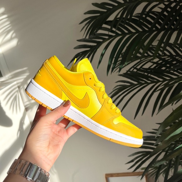 Jordan 1 Low - Picture 7 of 11